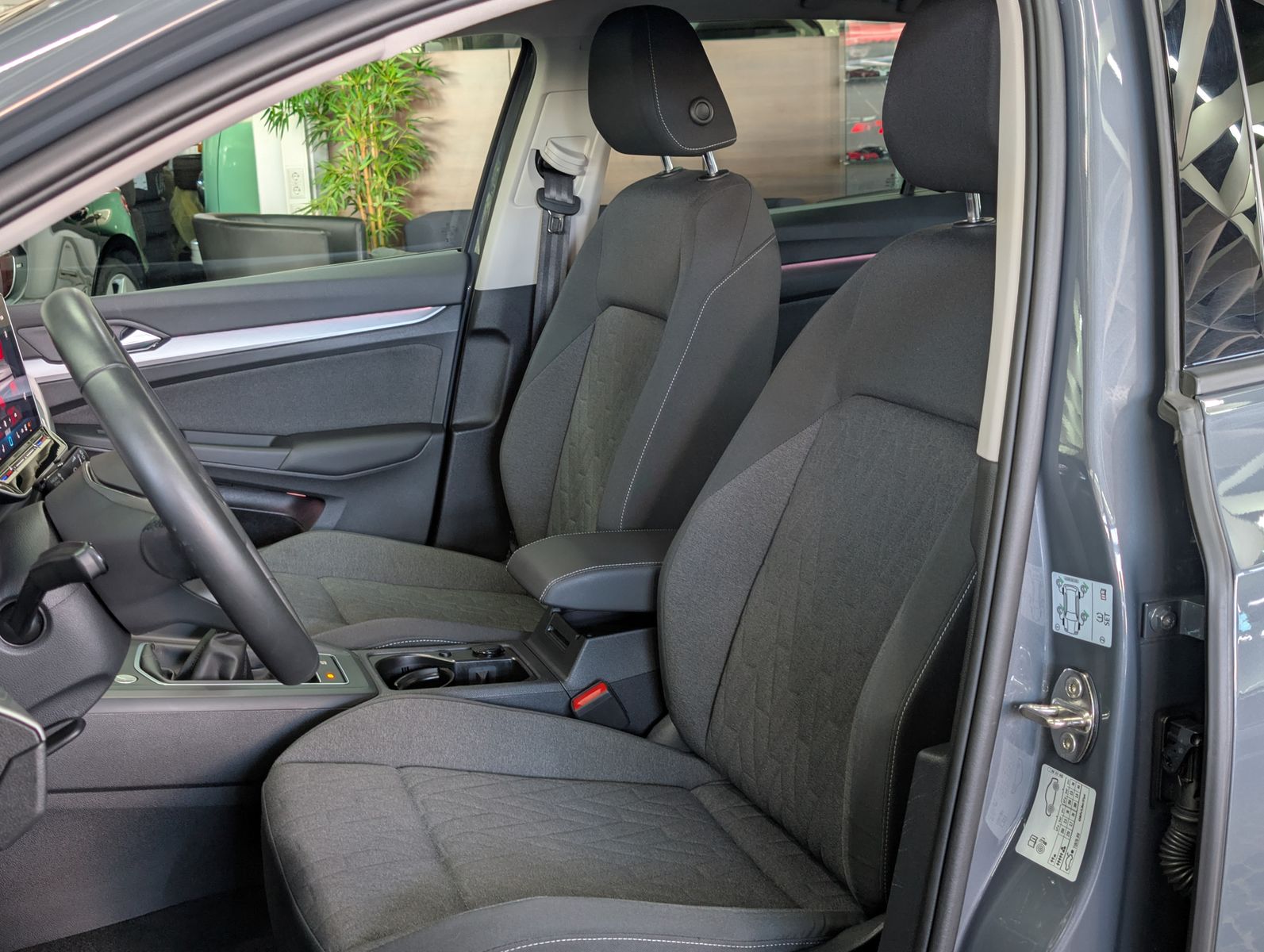Fahrzeugabbildung Volkswagen Golf 1.5 TSI Life ACC LED SHZ VIRT AMBI APP BHL