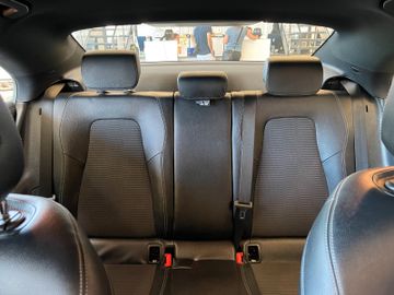 Mercedes-Benz CLA 180 *NAVI*LANE-ASSIST*KAMERA*NAVI*PDC*SZHZ*