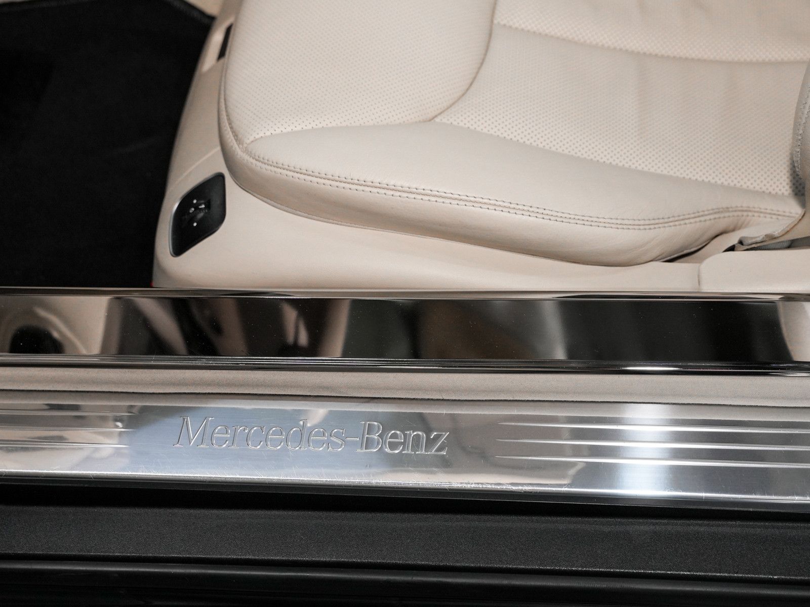 Fahrzeugabbildung Mercedes-Benz SL 350 - im sehr gepflegten Zustand