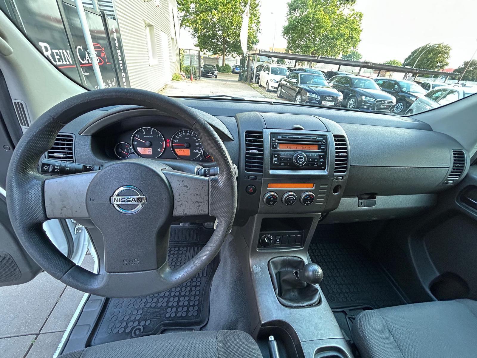 Nissan Pathfinder XE Plus 2.5 dCi 171 ch BVM 4x4 / 7 places / Attelage 3 t / Sièges chauffants / Climatisation auto