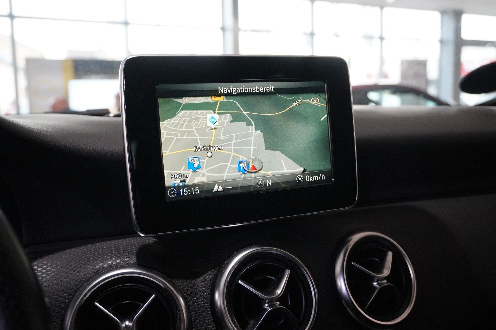 Fahrzeugabbildung Mercedes-Benz A 200 LIM. AMG LINE NAVI/LED/KAMERA/SPORT/SH/AHK