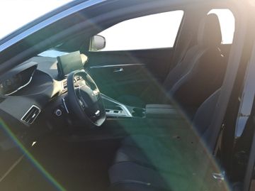 Peugeot 5008 Allure Pack 1.2 136 Kam.+KeyLess+LED+Navi
