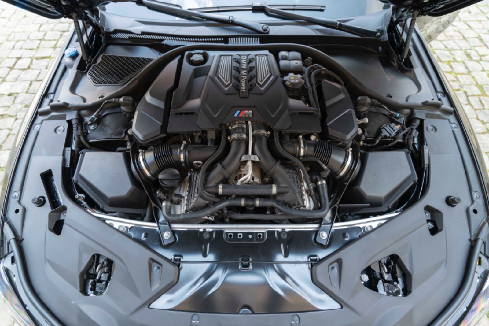 Fahrzeugabbildung BMW M8 Competition GC Head Up Laserlicht B&W ACC 360