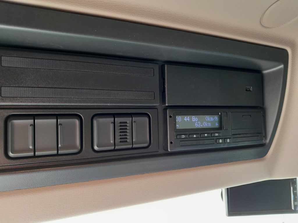 Fahrzeugabbildung DAF FA XB 260 12t reparierter Wasserschaden
