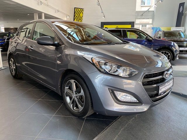 Hyundai i30 1.6 GDi blue