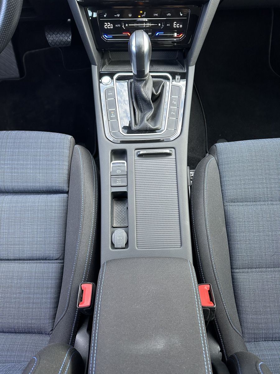 Fahrzeugabbildung Volkswagen Passat Variant 1.4 TSI DSG GTE NAV+LED+ACC+VCOCK