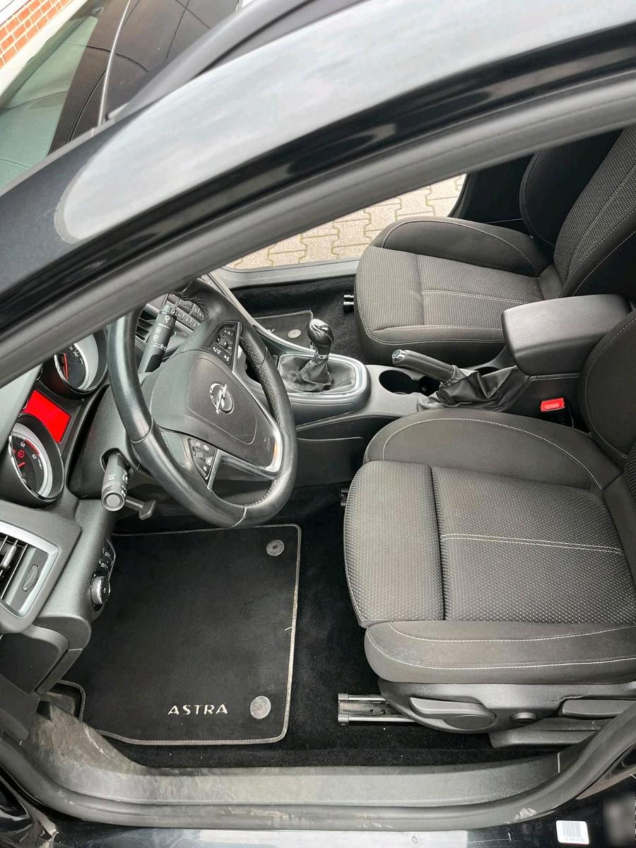 Opel Astra 2014 — photo 7