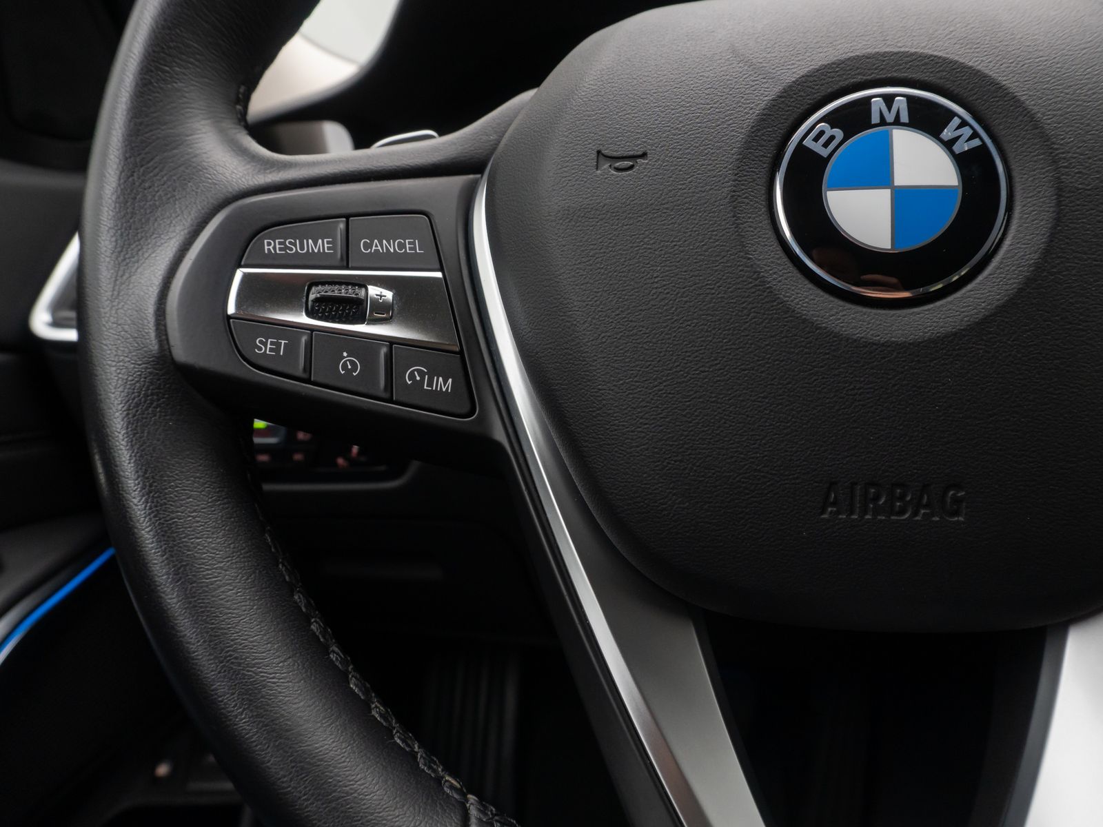Fahrzeugabbildung BMW 330e Sport Line 360° Memory HUD DAB Laser HiFi