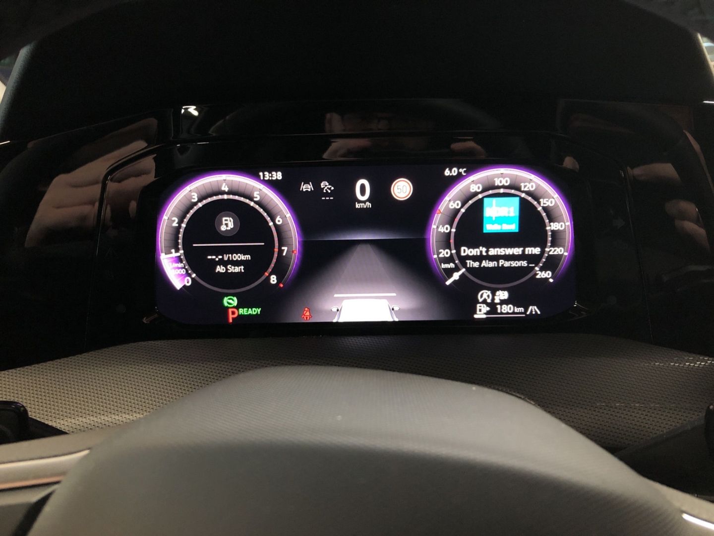 Fahrzeugabbildung Volkswagen Golf EDITION 50 1.5 eTSI DSG HUD AHK Panodach Na