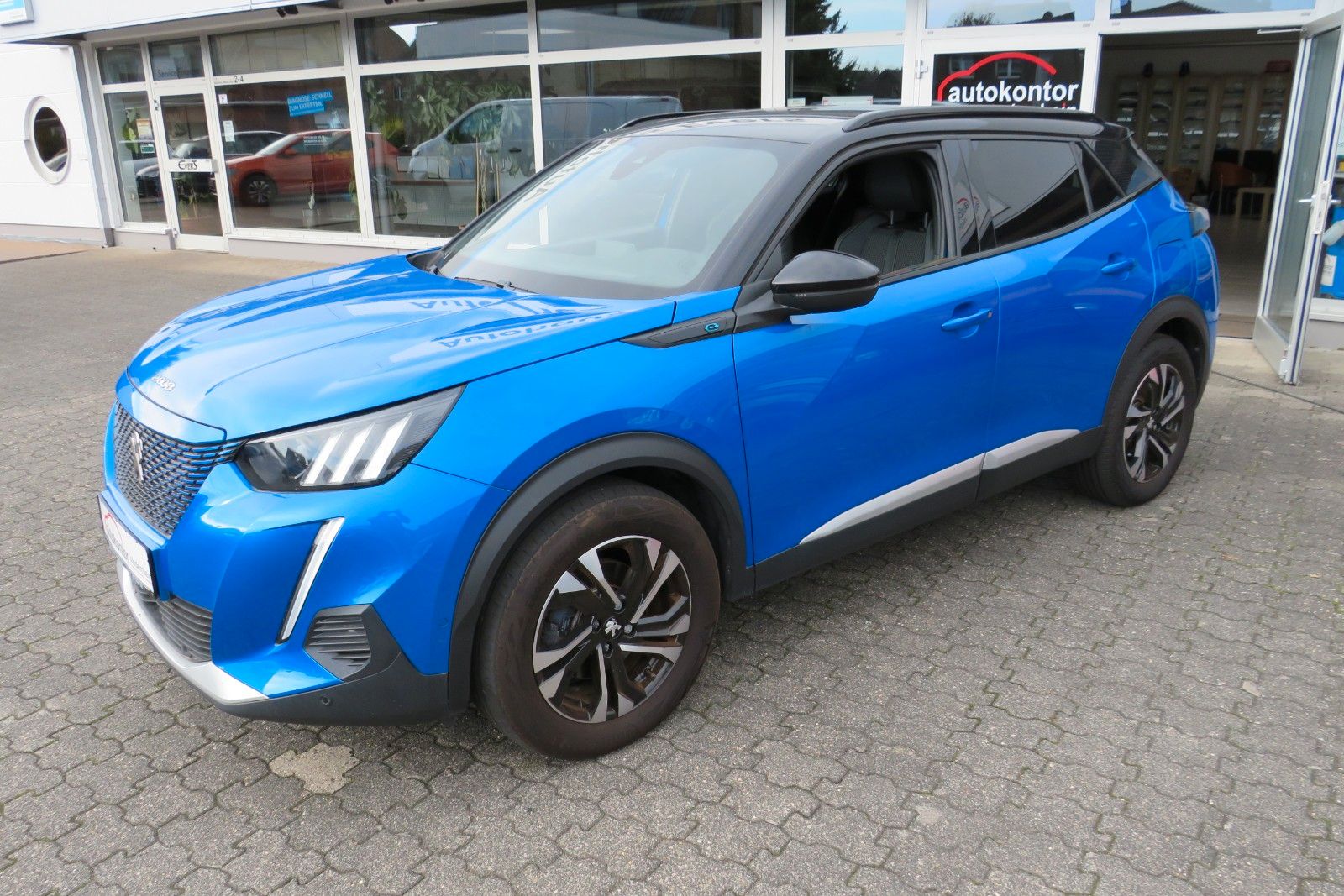Fahrzeugabbildung Peugeot 2008 e- GT SITZH. NAVI KAMERA PDC 1.HD