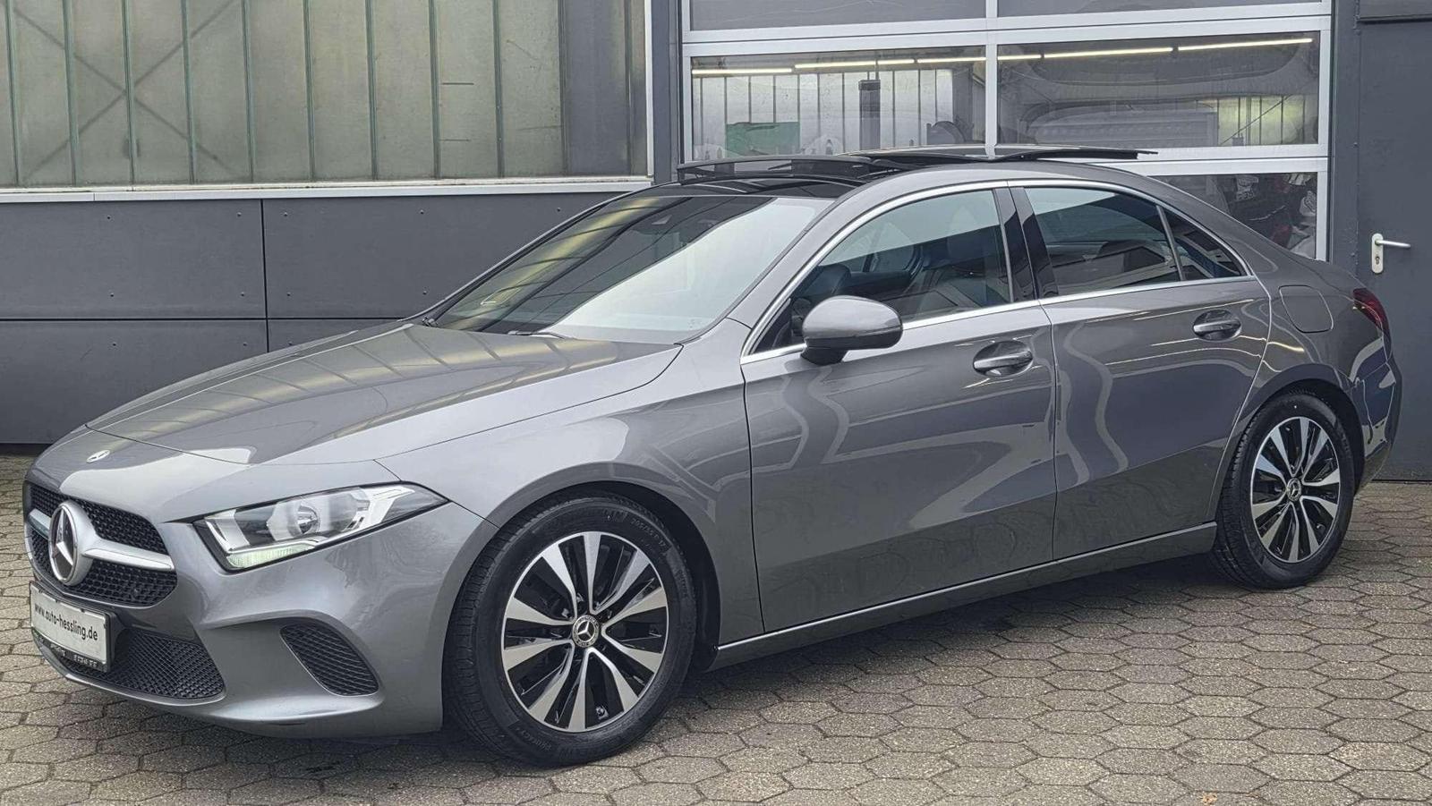 Mercedes-Benz A 220 A 220 d Limousine AHK Panorama Burmeester