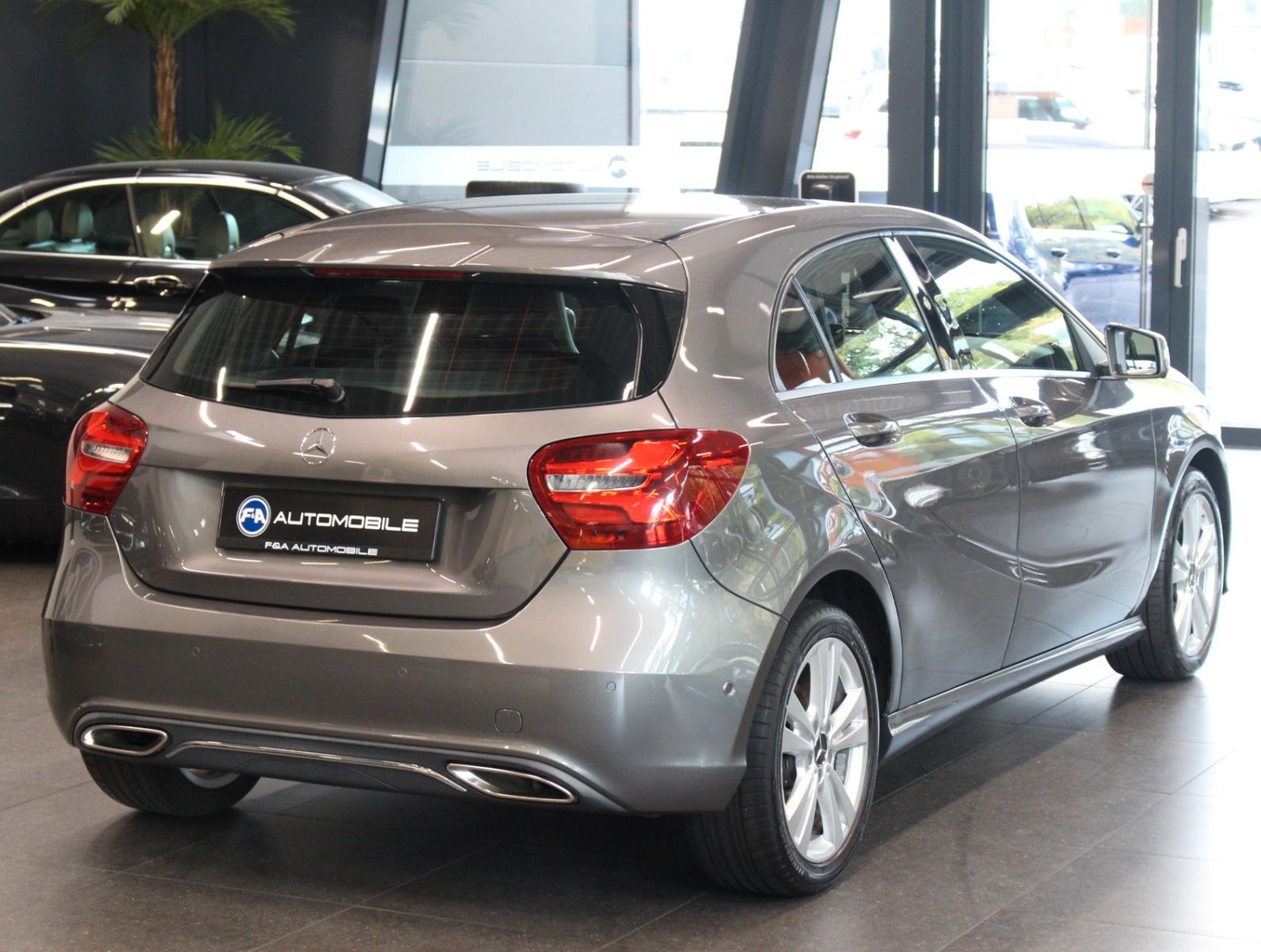 Fahrzeugabbildung Mercedes-Benz A 200 BlueEfficiency Urban 2. Hand*LED*Pano