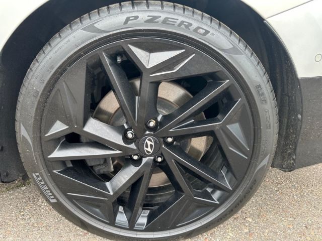 Fahrzeugabbildung Hyundai IONIQ 6 First Edition Elektro 4WD HUD Navi Digit