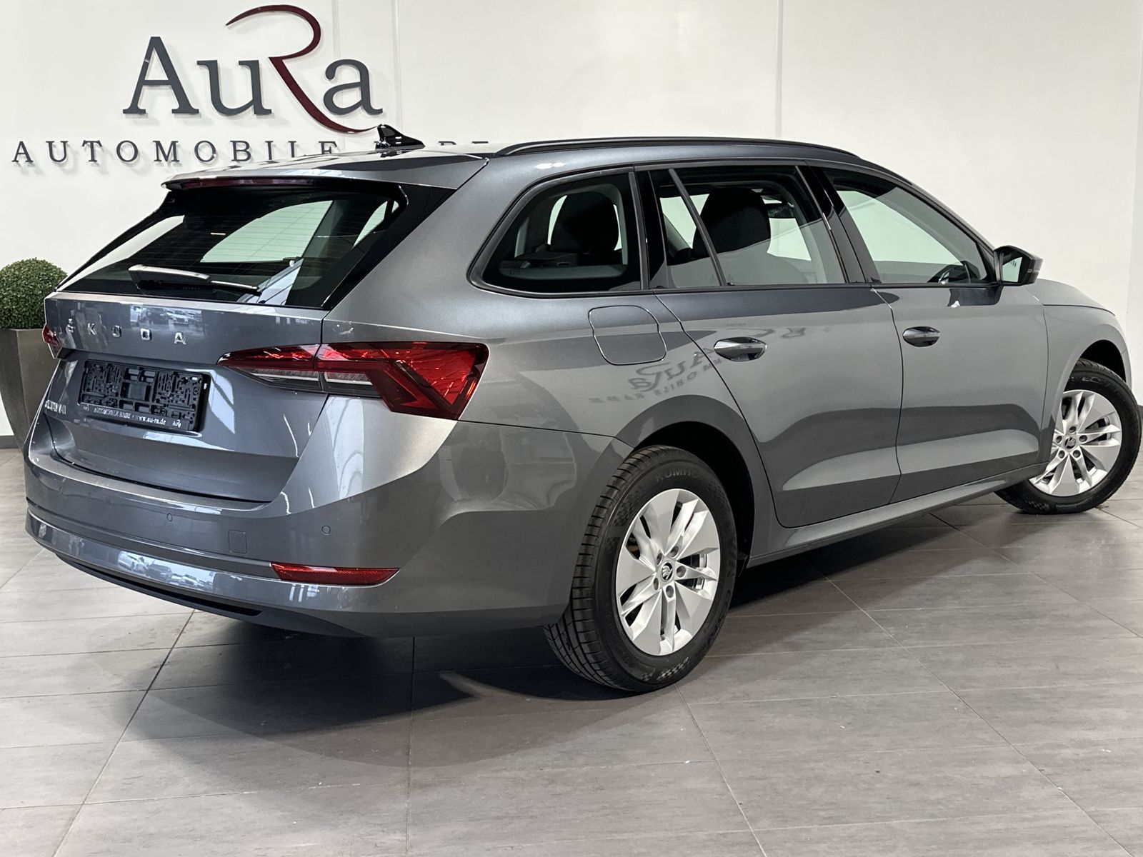 Fahrzeugabbildung SKODA Octavia Combi 2.0 TDI DSG Ambition NAV+LED+KESSY