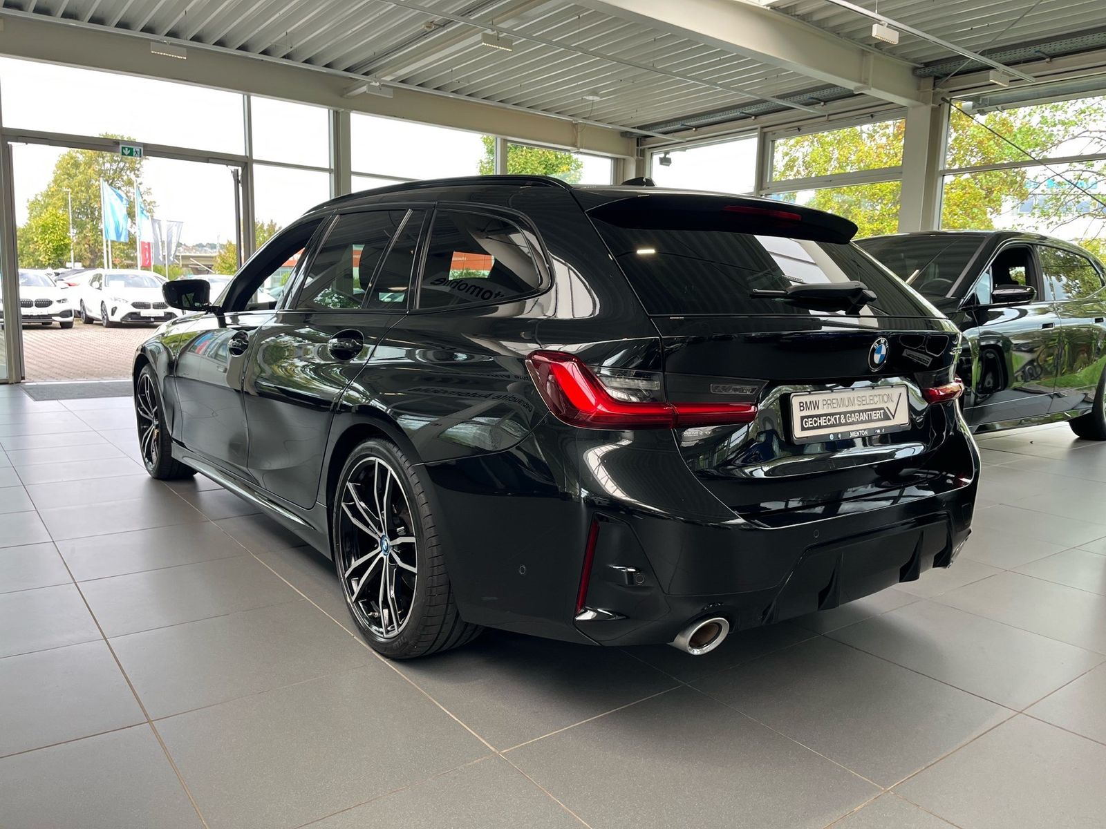 BMW 320i Touring M Sportpaket 19 Pano RFK Amb.Licht foto 5