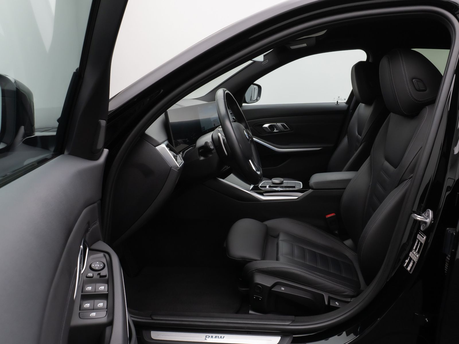 Fahrzeugabbildung BMW 330d Kamera DAB HiFi Leder Sport AdaptLED 18Zoll