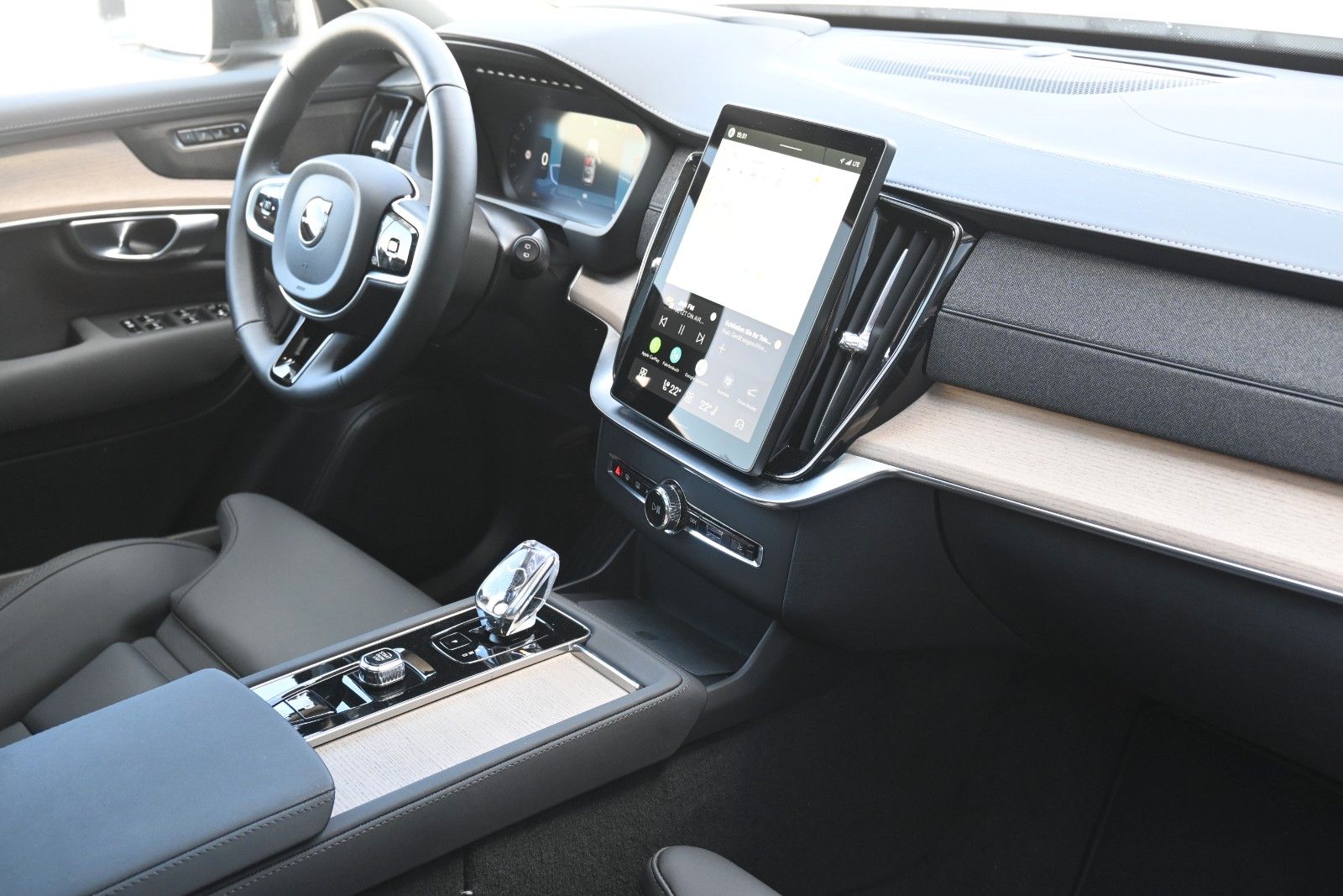 Fahrzeugabbildung Volvo XC90 T8 AWD Plus Dark*PANO*360°*HuD*H&K*ACC