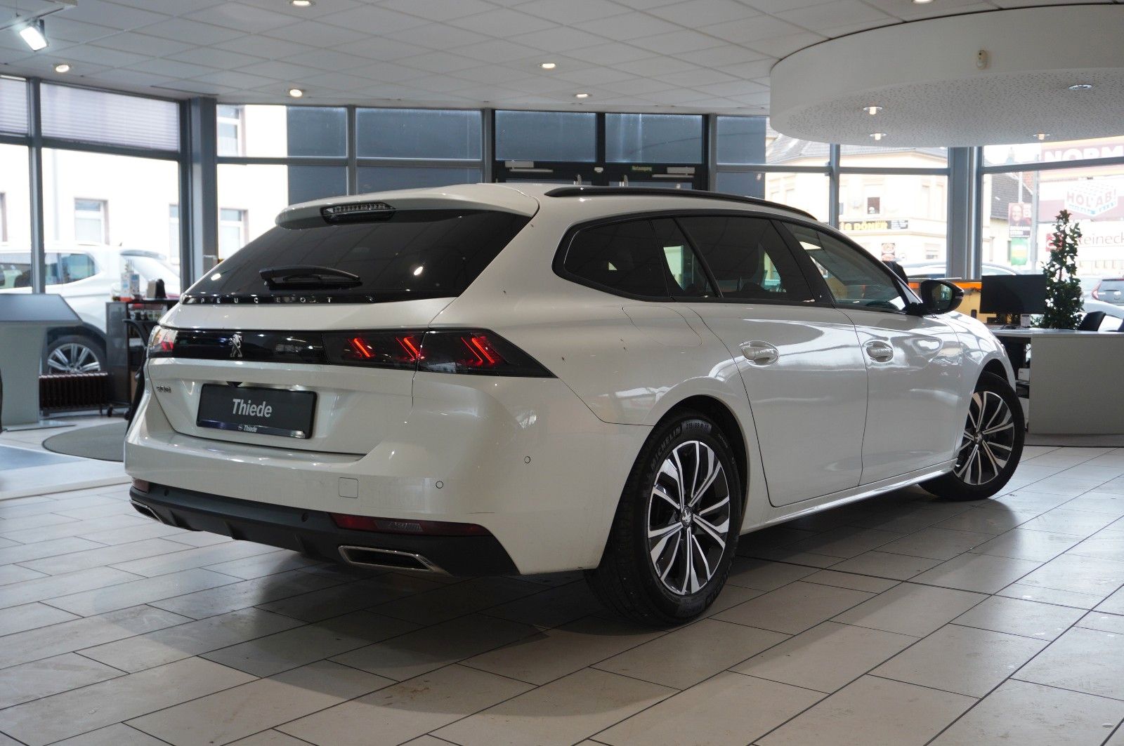 Fahrzeugabbildung Peugeot 508 SW 1.2T ALLURE PACK NAVI/LED/KAMERA/SHZ/VIRT