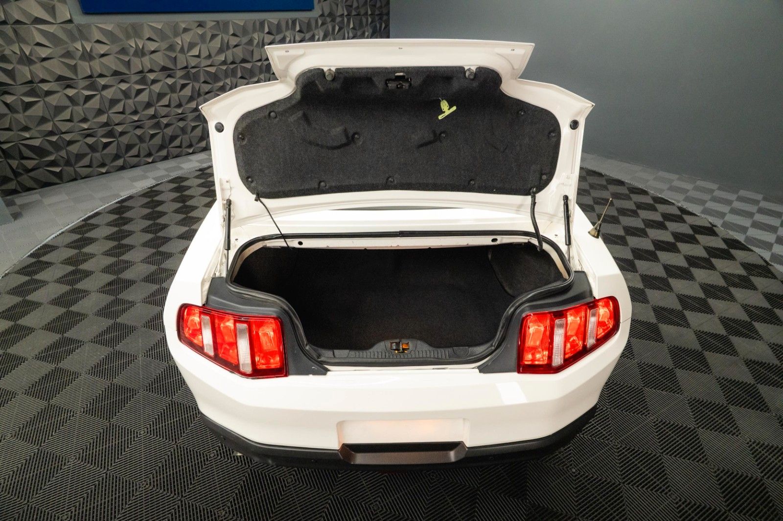 Fahrzeugabbildung Ford Mustang 3.7 V6 GT Cabrio | TÜV 2028 | 4Season