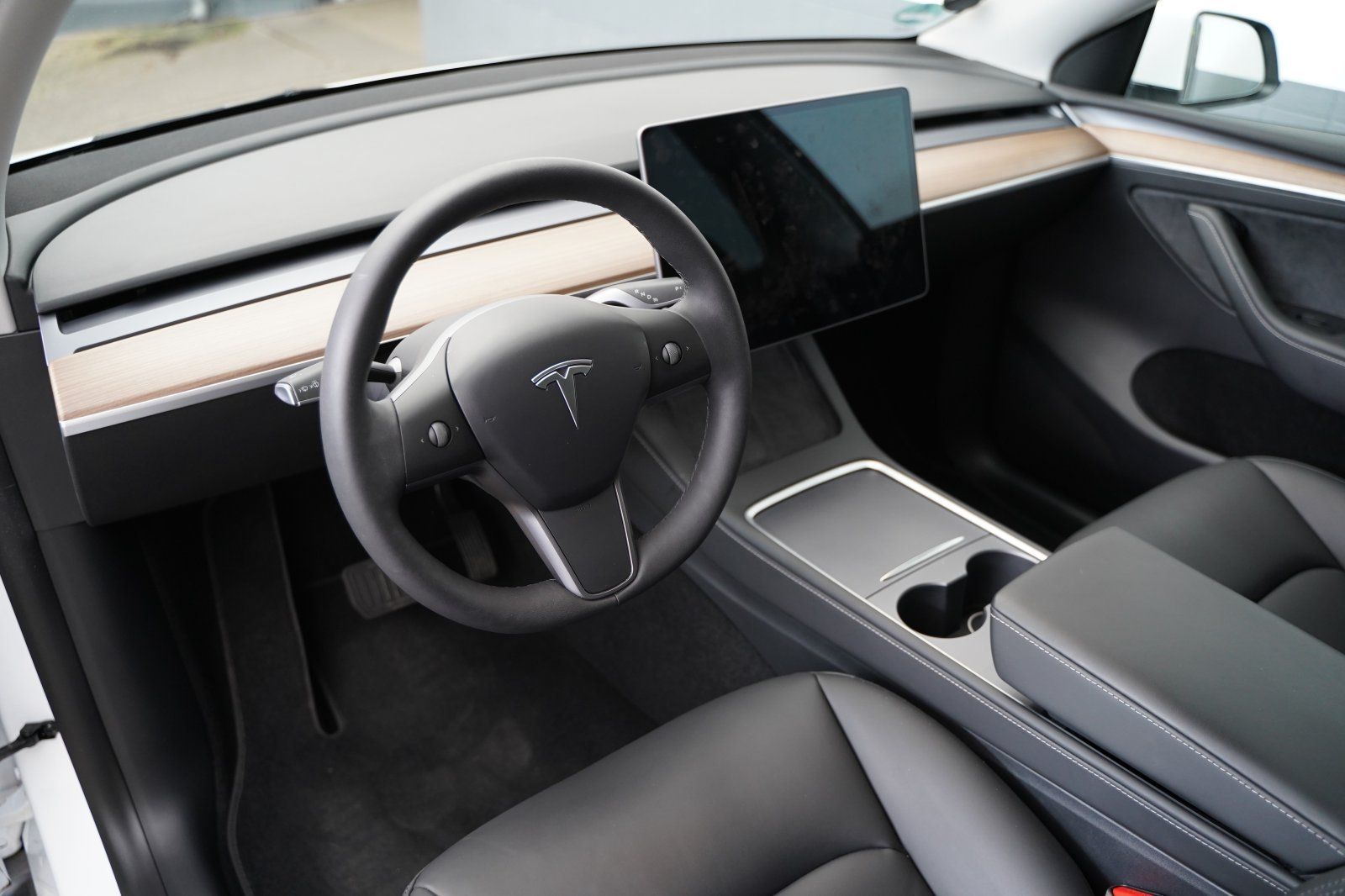 Tesla Model Y Standard Range RWD 20-Zoll AHK foto 8