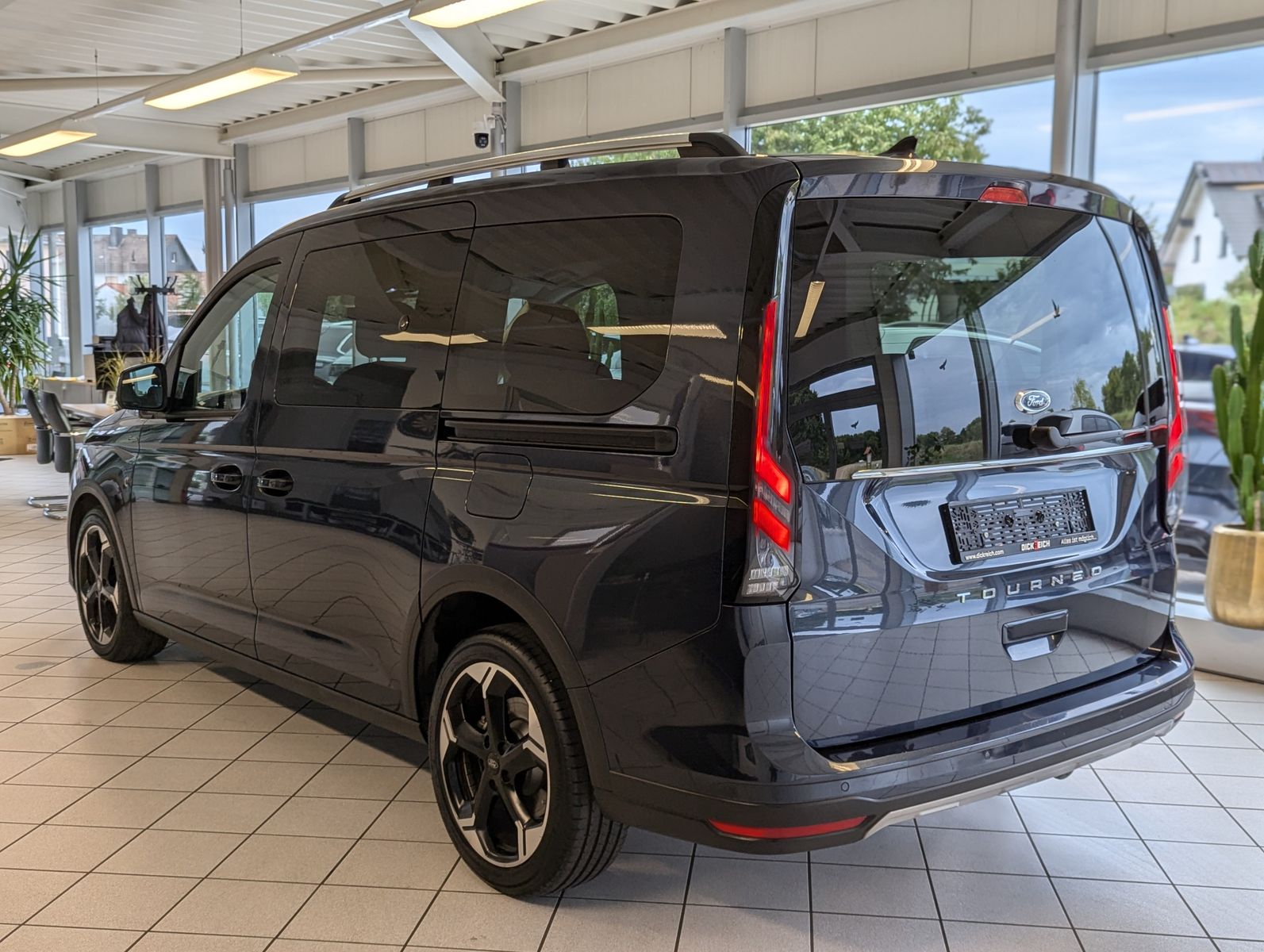 FORD Tourneo Connect L2 Active 7-Sitz Bi-LED Pano AHK - Image 5
