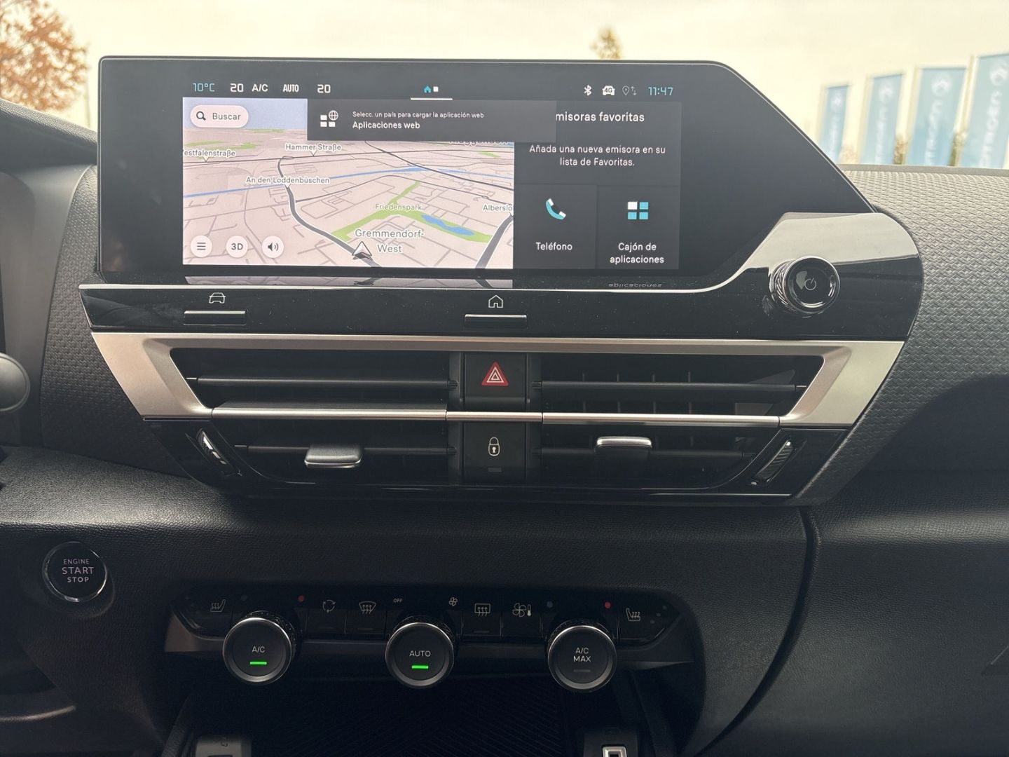 Fahrzeugabbildung Citroën C4 Collection Hybrid 145 Navi LED CarPlay SHZ