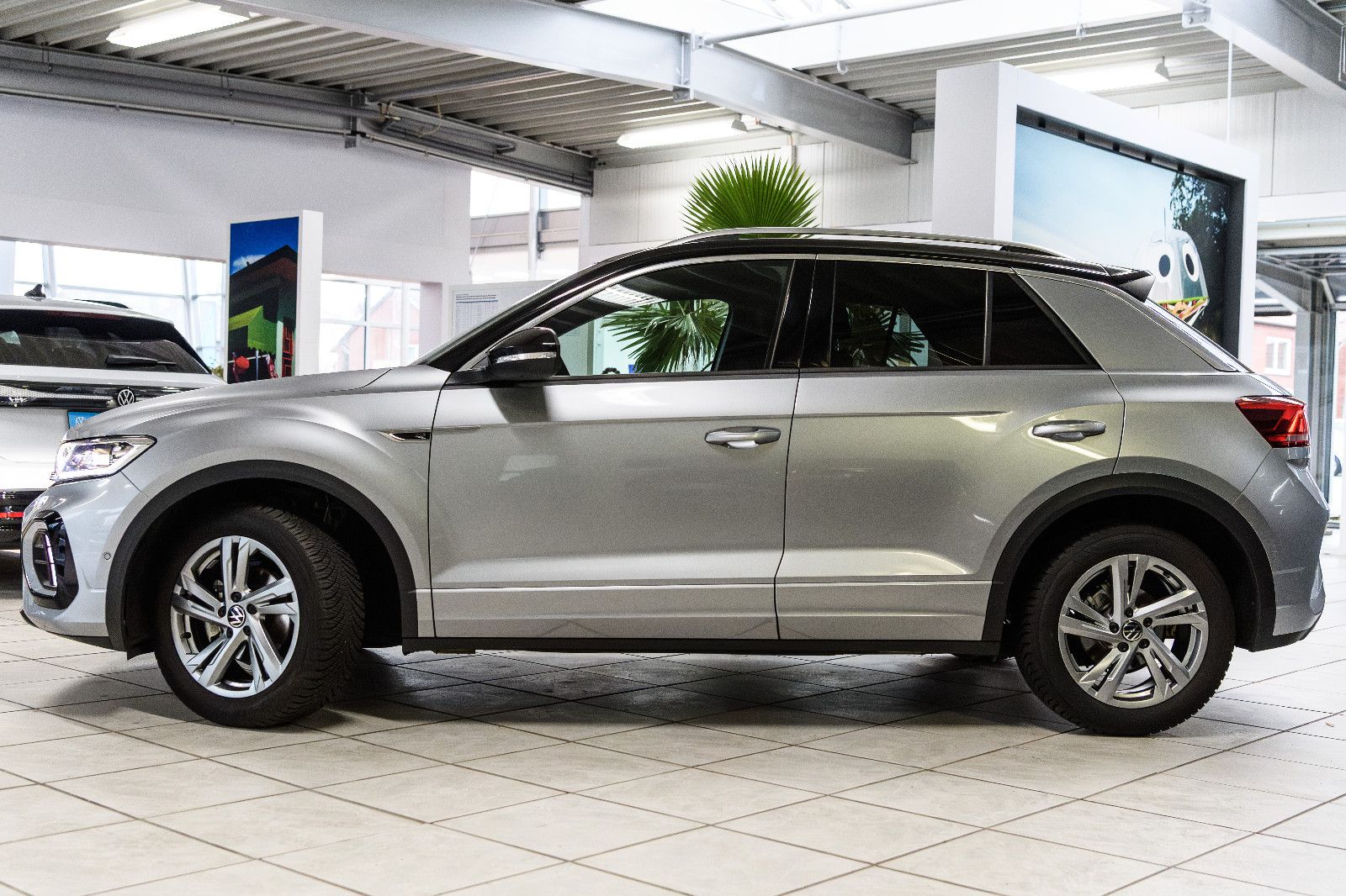 Fahrzeugabbildung Volkswagen T-Roc R-Line 1.5 TSI DSG LED+AHK+NAVI+ACC+KAMERA