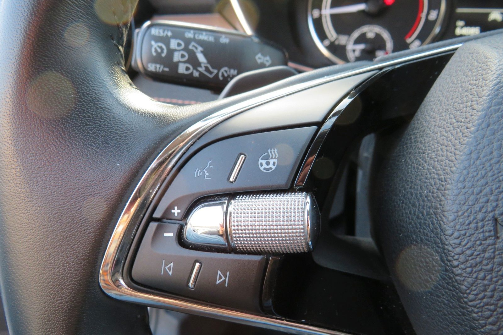 Fahrzeugabbildung SKODA Fabia SPORT DSG 17`SCHWARZ KESSY BI-LED PDC 1.H