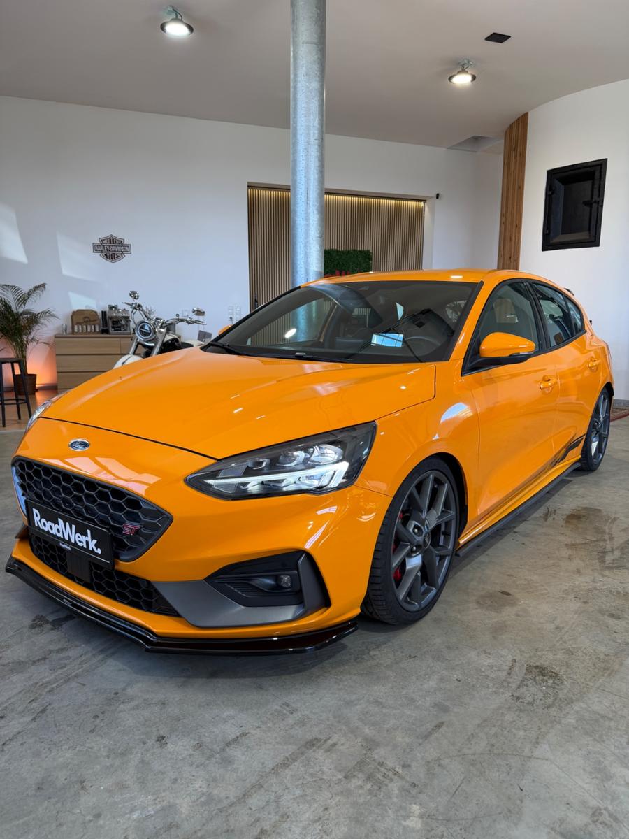Ford Focus ST 2.3 Ecoboost Automatik/Recaro/Milltek