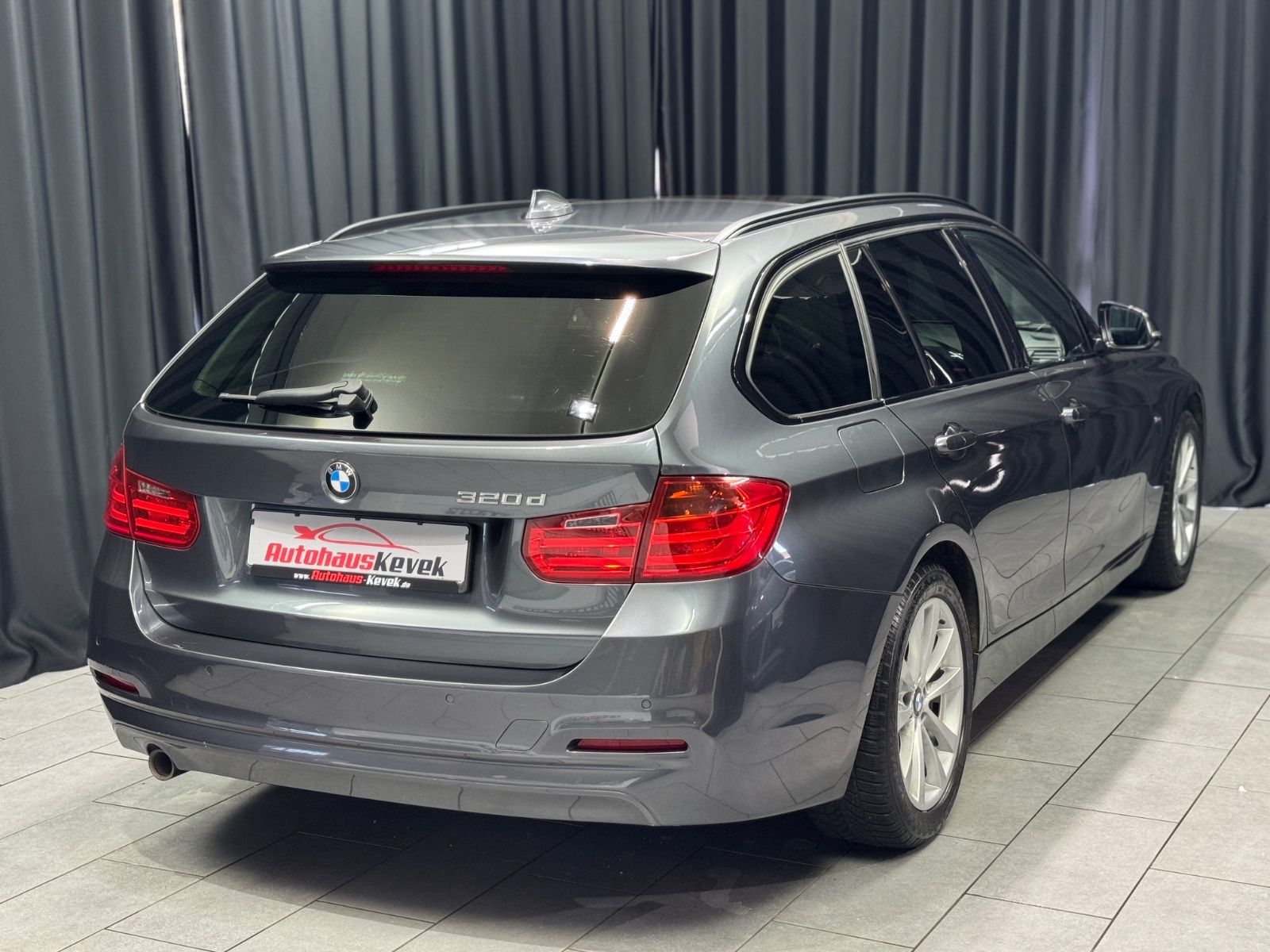Fahrzeugabbildung BMW 320 d Touring|PANORAMA|AUTOMATIK|SPORT-LINE|