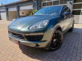 Porsche Cayenne Diesel Bose Luft Xenon 8-Fach bereift - Porsche: Grün