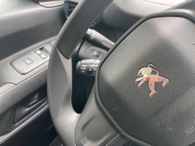 Fahrzeugabbildung Peugeot Partner 1.2 PureTech 110 Premium L1 3-Sitzer, Ei