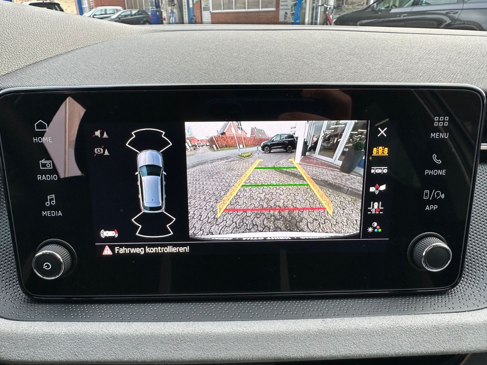 Fahrzeugabbildung SKODA Kamiq 1.0 TSI Selection DSG ACC/LED/PDC/eHeck