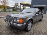 Mercedes-Benz 260E Automatik; rundum erneuert; Schiebedach; - graue Mercedes-Benz 260