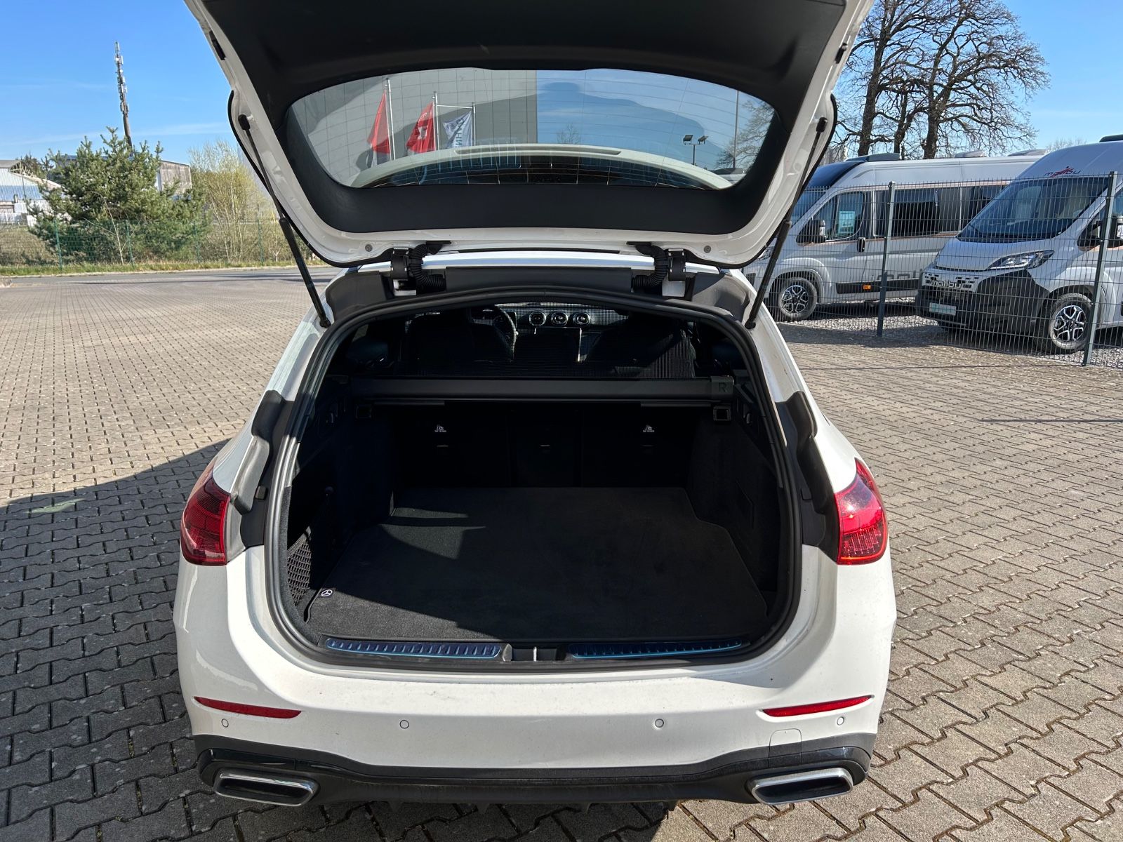 Fahrzeugabbildung Mercedes-Benz C 220 T d 4 Matic - AMG - Line