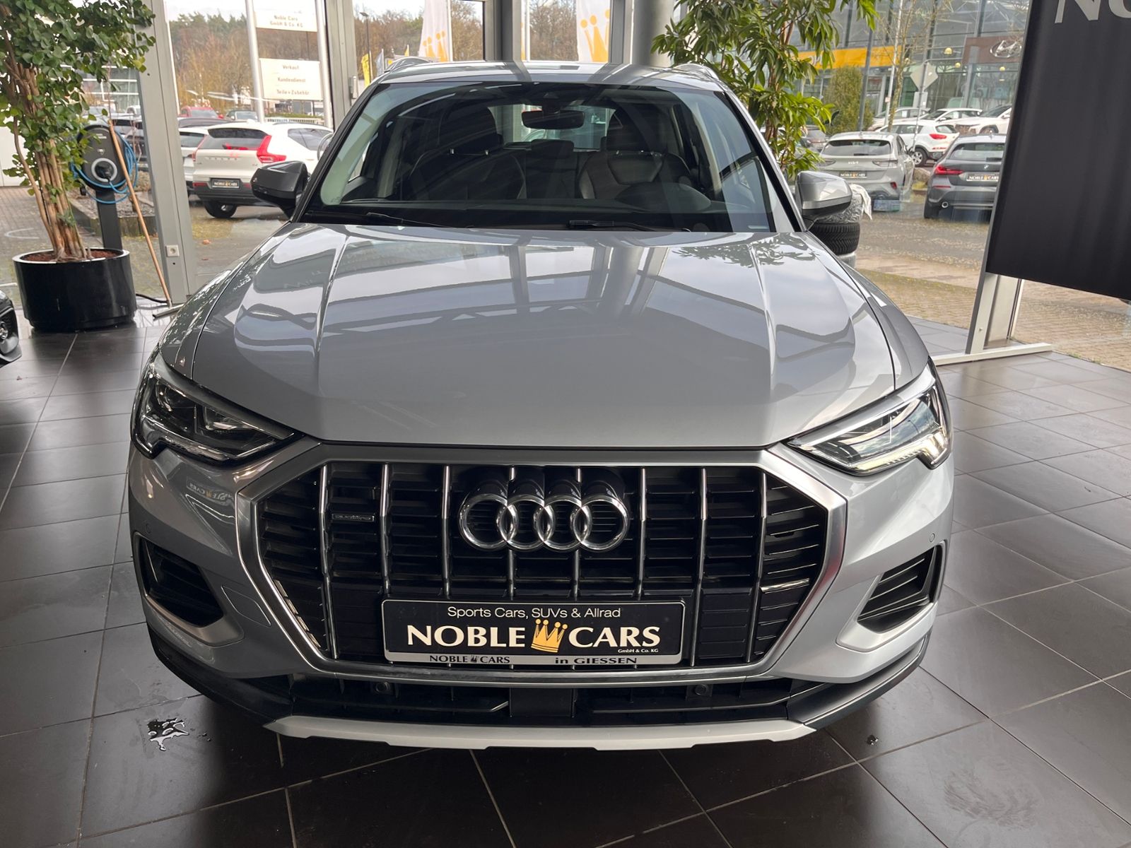 Fahrzeugabbildung Audi Q3 40 TFSI quattro advanced LED NAVI ALU