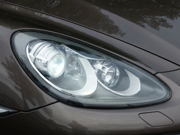 Porsche Cayenne - 4