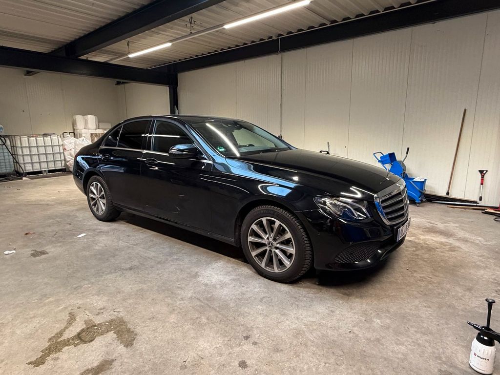 Image of Mercedes-Benz E 220