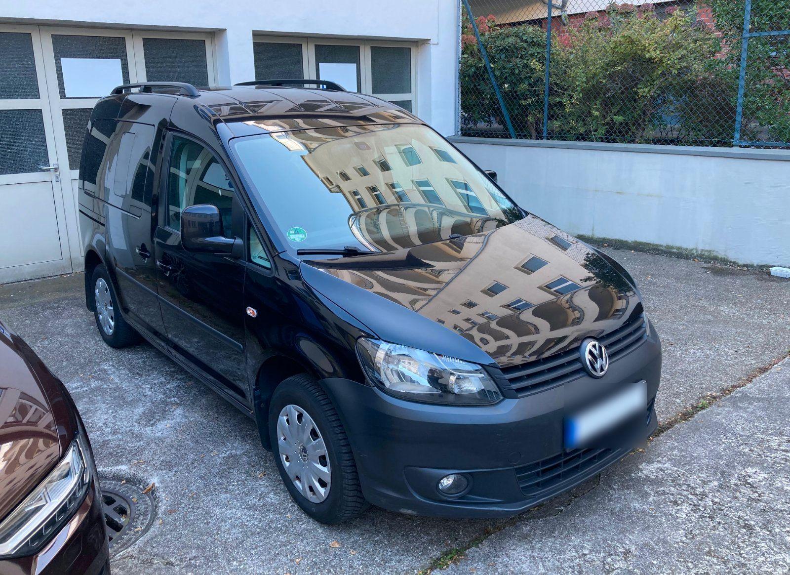 Volkswagen Caddy 2011 — interior