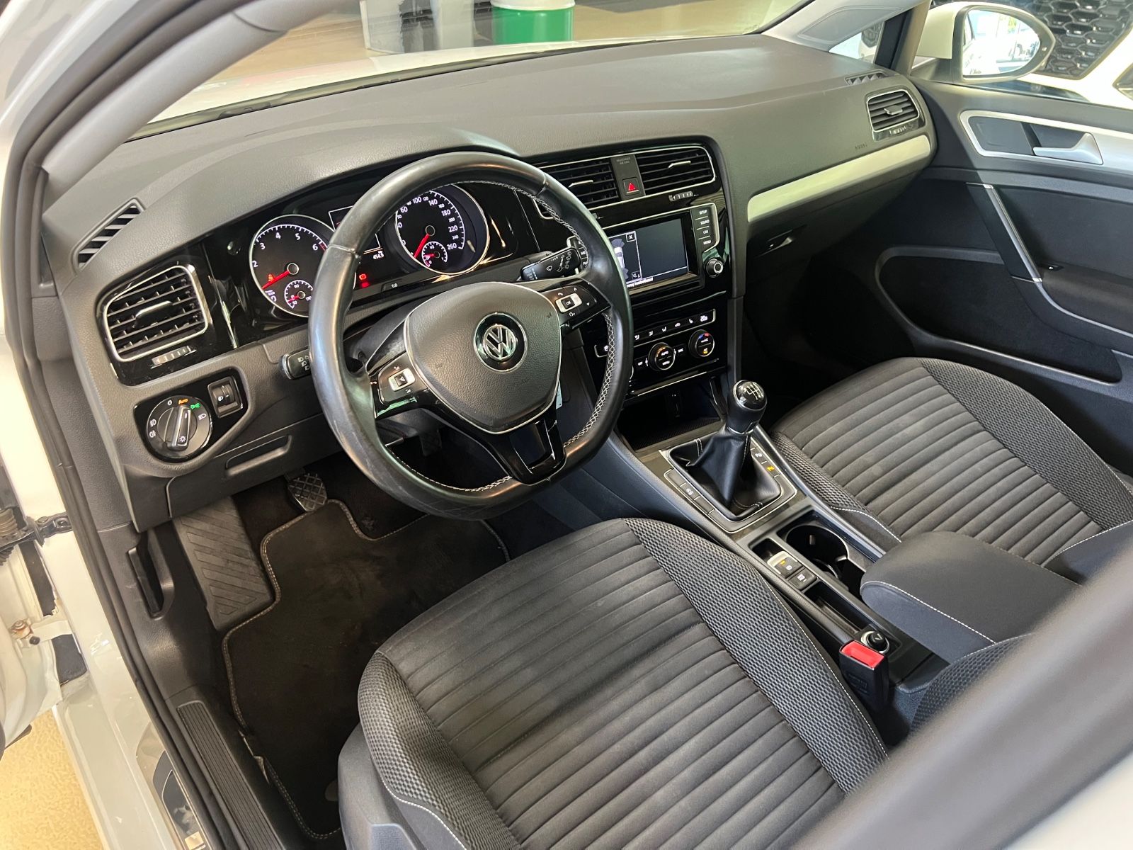 Fahrzeugabbildung Volkswagen Golf VII Lim. Comfortline