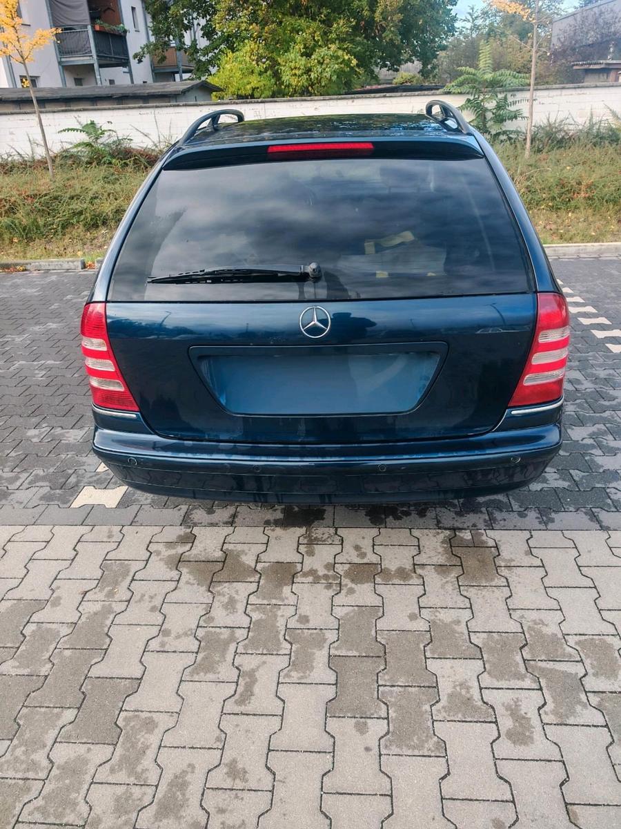 Mercedes-Benz C230 2004 — rear view