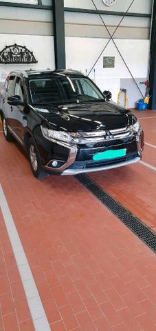 Mitsubishi Mitsubischi Outlander 2.0 Benzin 150Ps