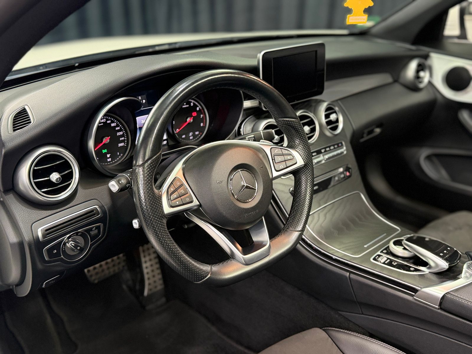 Fahrzeugabbildung Mercedes-Benz C 180 Cabrio |AMG-LINE|LED|RF-CAM|AUTOMATIK