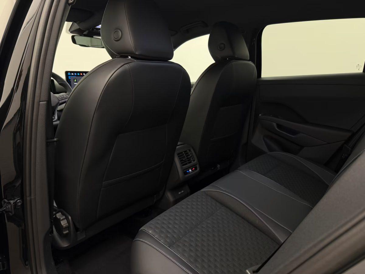 Volkswagen T-Roc 1.5 eTSI DSG R-Line +BLACK-STYLE+CAM+AHK+