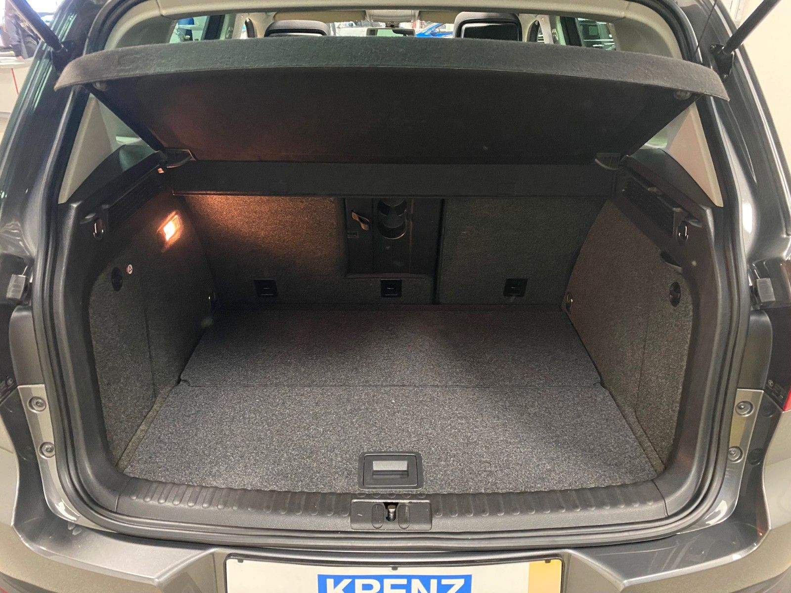Fahrzeugabbildung Volkswagen Tiguan 2.0 TSI DSG 4MOTION LIFE+1.HAND+Bi-XENON+
