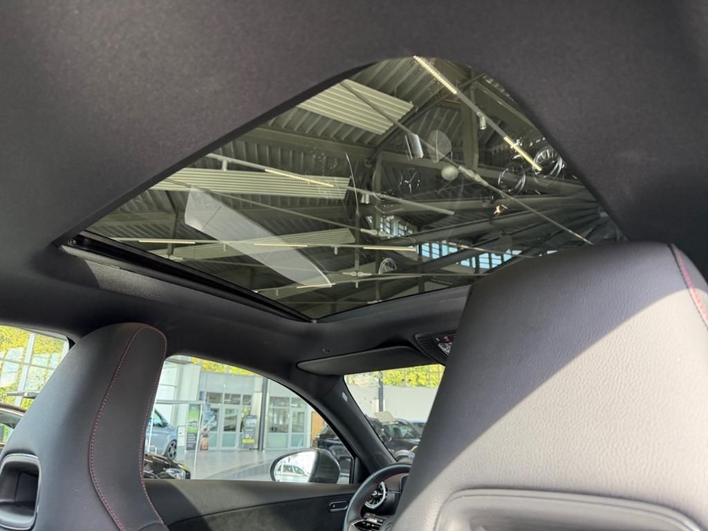Mercedes-Benz A 200 d AMG Pano KEYLESS CarPlay Ambienteb foto 5