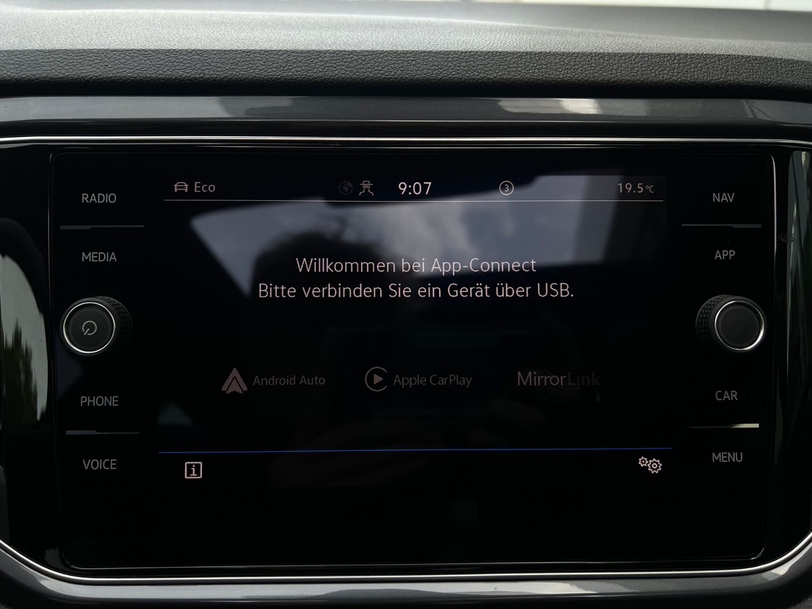 Fahrzeugabbildung Volkswagen T-Roc Sport 2.0 TDI DSG 4Motion R-Line *Beats,Pa