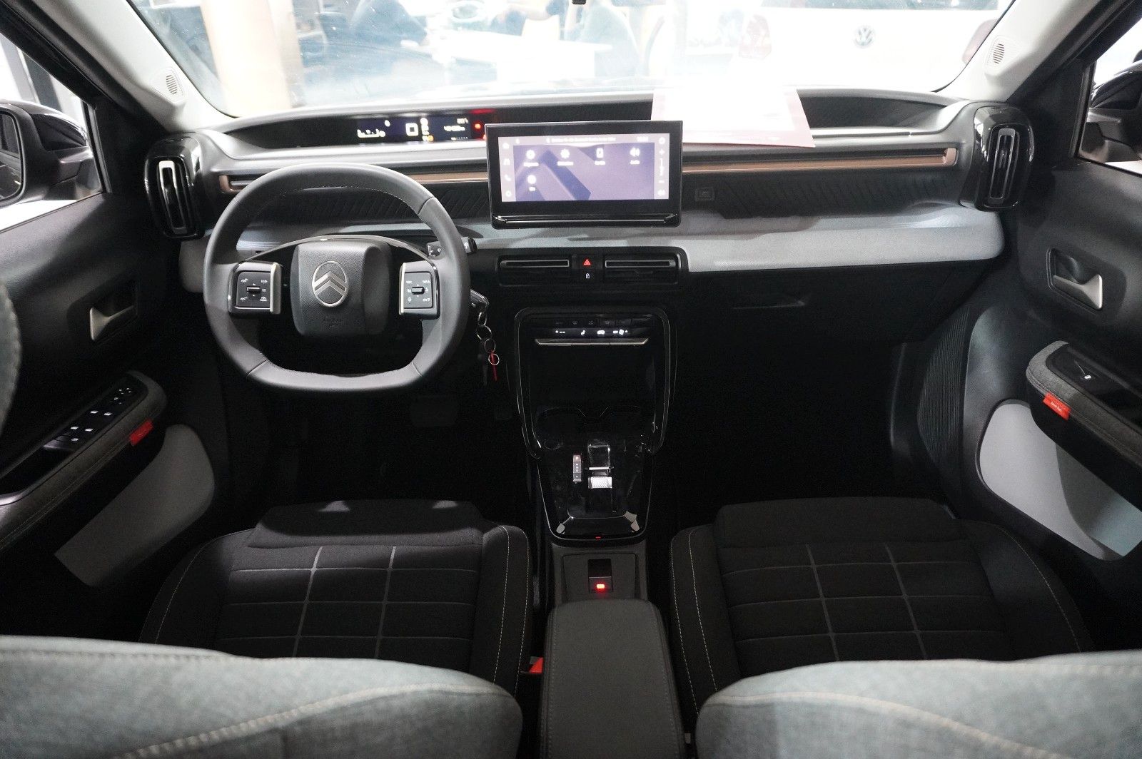 Fahrzeugabbildung Citroën C3 Aircross 1.2 HYBRID PLUS DSC NAVI/LED/KAMERA
