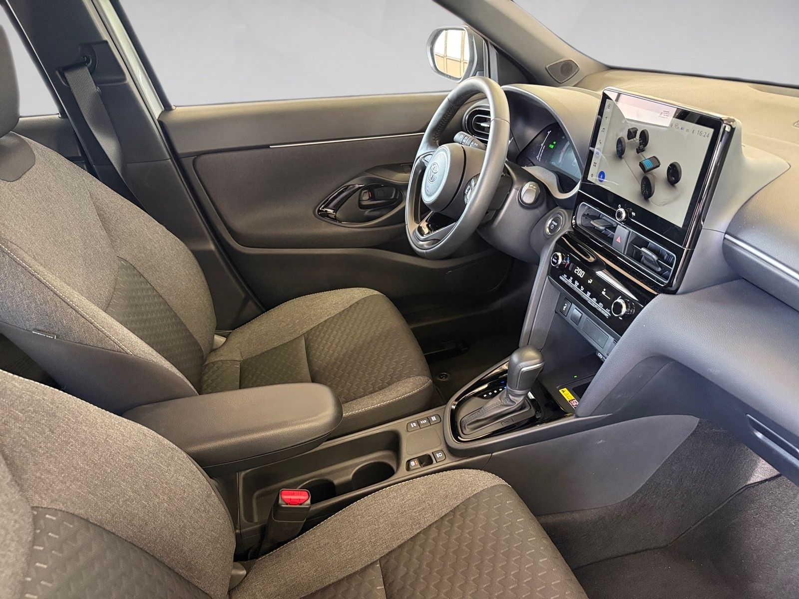 Fahrzeugabbildung Toyota Yaris Cross 1.5 Hybrid Teamplayer KlimaA,LED,SHZ