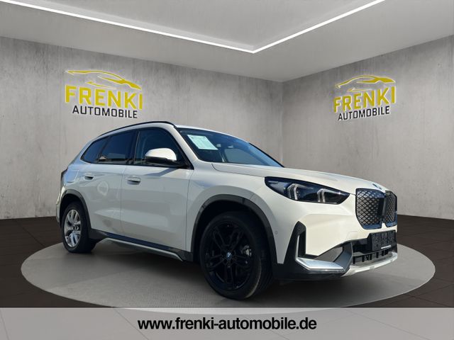 BMW iX1 30 xDrive xLine Shadow-Line*Panorama* (Fahrzeug-Nummer 165)